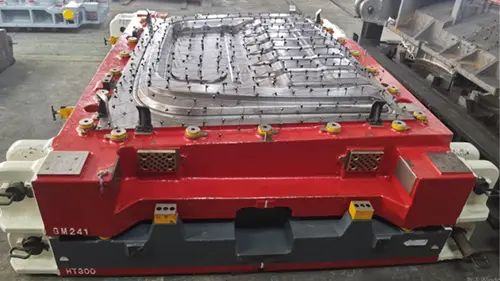 KQ5152のリアパネル金型が無事納品されました